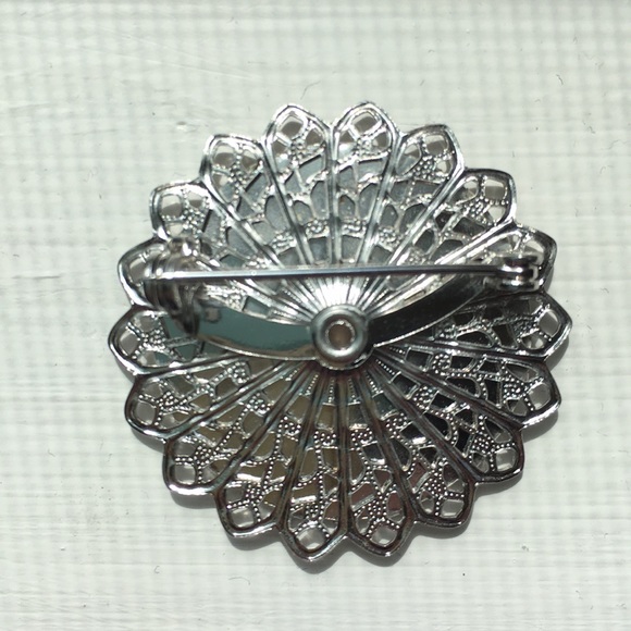 3/$10 Flower brooch pin needle point flower silver - Picture 4 of 13